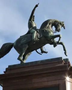 José de San Martín equestrian statue with a rider raising one arm on a rearing horse atop a tiered pedestal.