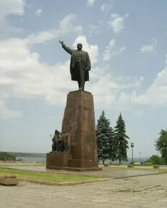 Lenin Monument in Zaporizhzhia with a bronze figure raising one arm on a tall granite pedestal