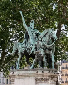 Charlemagne and His Leudes, a green-patinated equestrian monument with a crowned rider and two armored figures standing beside the pedestal.