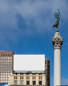 The Dewey Monument rises above Union Square, topped by a bronze figure holding a staff and wreath.