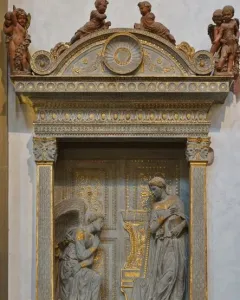 Donatello\'s Cavalcanti Annunciation relief showing an angel kneeling before a standing woman beneath an ornate arched frame.