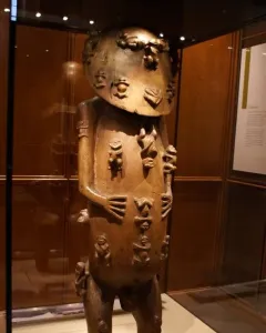 Carved wooden figure of A\'a covered with small raised figures
