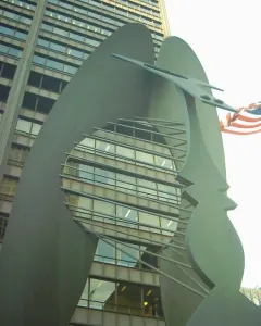 The Picasso sculpture in Chicago framed against the Richard J. Daley Center, with an American flag visible above.