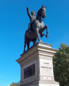 Marqués del Duero equestrian statue of a man on a rearing horse atop a stone pedestal.