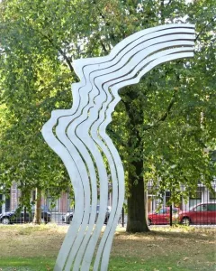 De Schreeuw sculpture with six wavy steel strips forming a face in a park