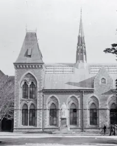 Rolleston Statue on a pedestal in front of the Canterbury Museum facade