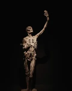 Transi of René of Chalon showing an emaciated skeletal figure holding a heart aloft