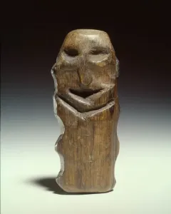 Mannetje van Willemstad wooden idol with a dark weathered surface and carved facial features.