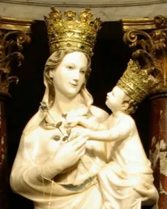 Madonna di Trapani statue of the Madonna and Child with golden crowns, holding a leafy branch and keys.
