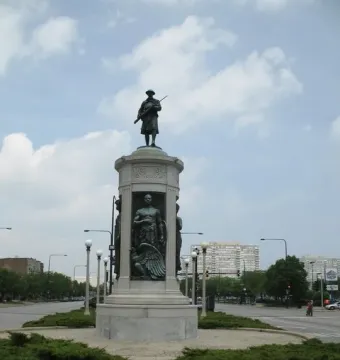 Victory Monument in Chicago, a tall multi-tiered monument topped by a soldier statue and set in a landscaped traffic circle.