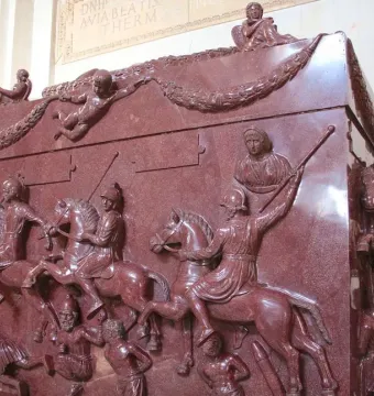 Sarcophagus of Helena with high-relief battle scenes and a garlanded lid