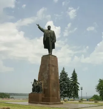 Lenin Monument in Zaporizhzhia with a bronze figure raising one arm on a tall granite pedestal