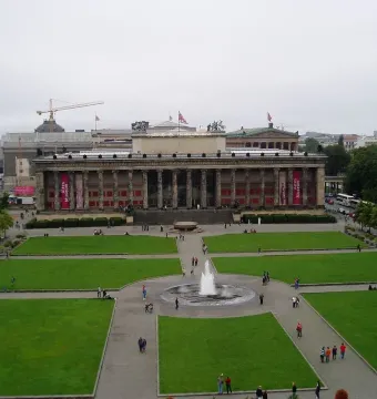 The Altes Museum overlooking the Lustgarten in Berlin, with lawns, pathways, and a central fountain.