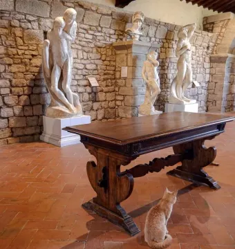 Rondanini Pietà in a pale gesso copy, showing two slender intertwined figures on a pedestal beside other sculptures.