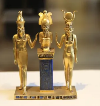 Osorkon II Triad sculpture with two standing figures flanking a central blue pillar and seated figure