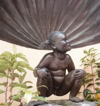 Jeanneke Pis, a bronze statue of a crouching girl smiling beneath a stream of water.