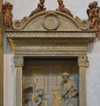 Donatello\'s Cavalcanti Annunciation relief showing an angel kneeling before a standing woman beneath an ornate arched frame.