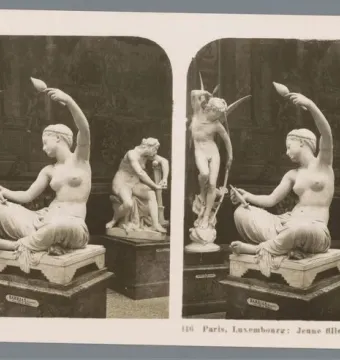 Jeune fille de Mégare marble sculpture of a seated woman spinning, with two other statues beside her.