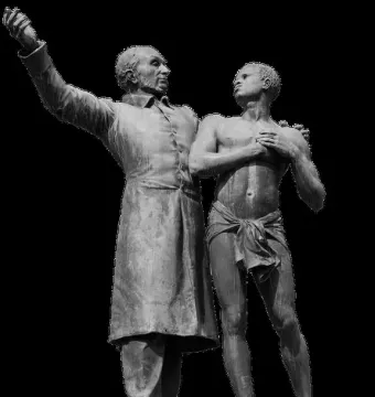 Victor Schœlcher statue showing two male figures, one in a coat with an arm raised and another bare-chested with shackles at his feet.