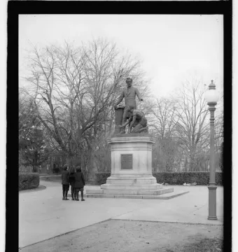 Emancipation Memorial showing a standing figure over a kneeling man with broken chains in a park.