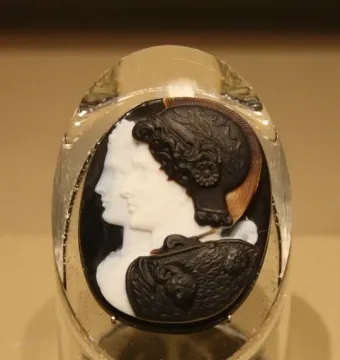 Gonzaga Cameo showing two carved profiles in a layered oval stone, with a helmeted male figure in front of a female profile.