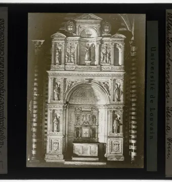 The Piccolomini Altarpiece with ornate architectural carving, niches of statues, and a smaller altar at the base.