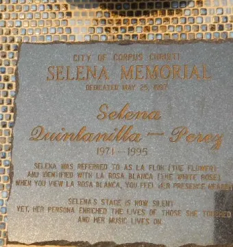 Selena memorial plaque with golden inscription and mosaic border at Mirador de la Flor