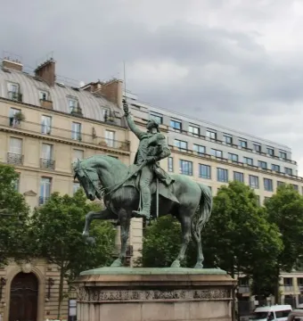 George Washington equestrian statue with a general on a rearing horse raising a sword.