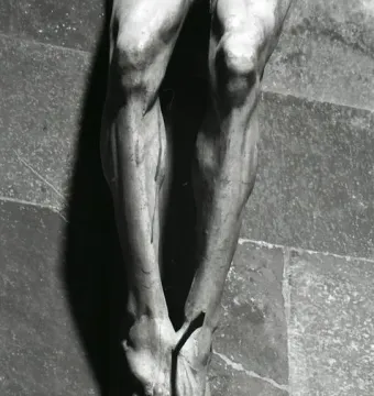 Detail of the Brunelleschi Crucifix showing the carved feet and lower legs of the wooden figure.