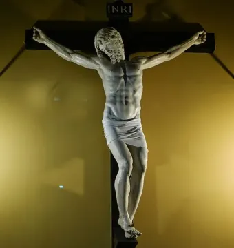 Benvenuto Cellini crucifix showing a white marble Christ on a dark wooden cross with an INRI plaque above.
