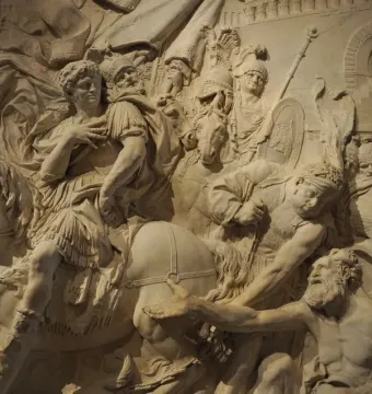 Alexandre et Diogène marble relief showing a mounted young figure facing an older seated man, with armed figures and a fortified city in the background.