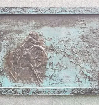 Bronze bas-relief plaque on the John Brown Gordon statue showing mounted soldiers in a battle scene.