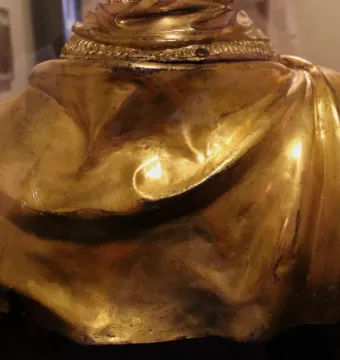 The back and shoulders of the Saint Rossore Reliquary, showing gilded folds and an ornamental band near the top.