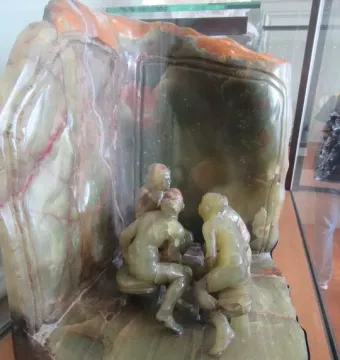 The Confidence sculpture showing three figures seated closely together in a recessed alcove.