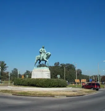 Gen. Beauregard equestrian statue on a stone pedestal in a grassy traffic circle