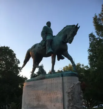 Robert E. Lee Monument showing a bronze equestrian statue on a tall stone pedestal