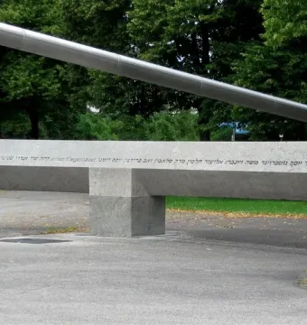 Klagebalken stone monument balanced horizontally on a central block in an outdoor park setting.