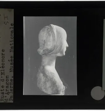 Profile bust portrait of Eleanor of Aragon, facing right.