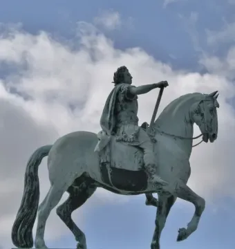 Frederick V equestrian statue in bronze, shown from a low angle with the rider pointing forward on a rearing horse.