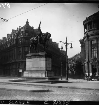 George Washington equestrian monument in a city square, with the rider holding a raised sword.