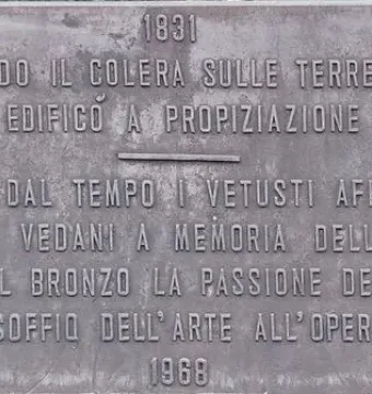 Via Crucis metal plaque with raised Italian inscription