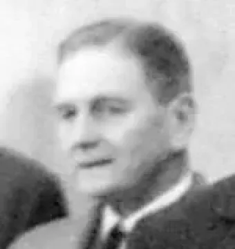 Black-and-white close-up of a sculpted head and shoulders from the Polio Hall of Fame, showing a man in a suit and tie.