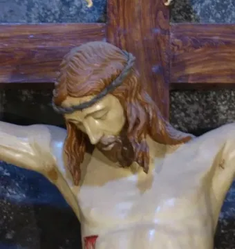 Brunelleschi Crucifix showing Jesus on a dark wooden cross with bowed head, thorns, and a wound on his side
