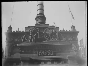 Soldiers\' and Sailors\' Monument artillery frieze with soldiers operating a cannon beneath a fluted column