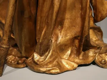 Lower part of Saint Louis of Toulouse, showing gilded draped robes, bare feet in sandals, and the decorated staff base.
