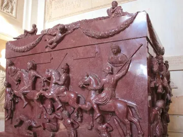 Sarcophagus of Helena with high-relief battle scenes and a garlanded lid