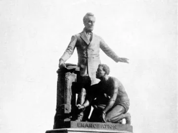 Emancipation Memorial showing a standing man in a suit beside a kneeling man with broken shackles.