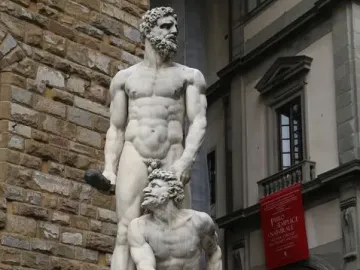 Hercules and Cacus marble sculpture by Baccio Bandinelli, showing a muscular Hercules standing over a subdued bearded figure on a decorated pedestal.