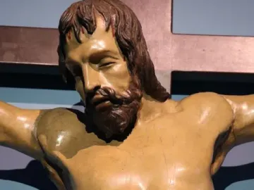 Santa Croce Crucifix showing a close-up of Christ on the cross, with his head bowed and a wound on his right side.