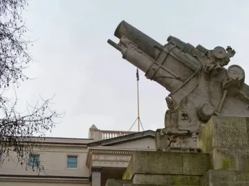 Royal Artillery Memorial with a howitzer on top and a bronze soldier figure at the base.